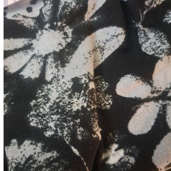 Womens Black & White Floral Butterfly Super Soft Fashion Leggings Size Medium - Picture 5 of 9